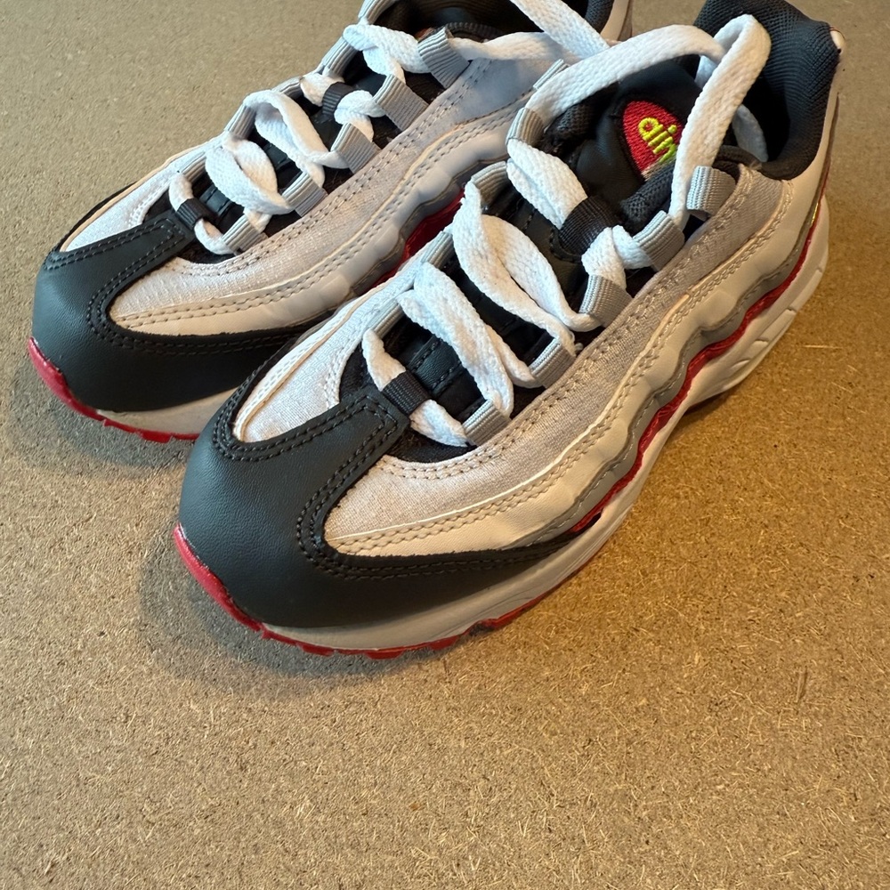 Nike AirMax Kids' Black and White Athletic Shoes size 12C